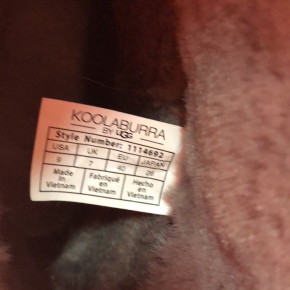 Size 9 USA Koolaburra by Ugg booties. Soft fake fur on top of booties. - Picture 6 of 6